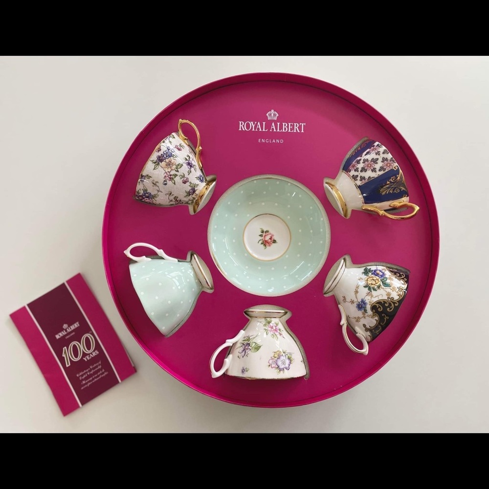 Royal Doulton 100th anniversary Teacup an Saucer Guft Ser Pack